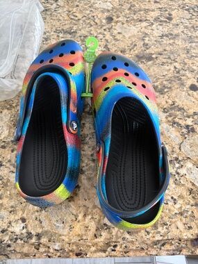 CROCS Classic Clog - Rainbow Tie-Dye with Black Insole
